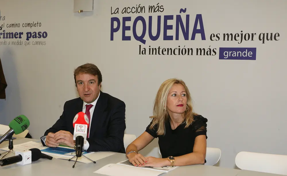 El alcalde tricantino, Jes&uacute;s Moreno, y Roc&iacute;o Garc&iacute;a, concejal de Desarrollo Econ&oacute;mico, en la rueda de prensa sobre el Plan de Empleo 2020-23