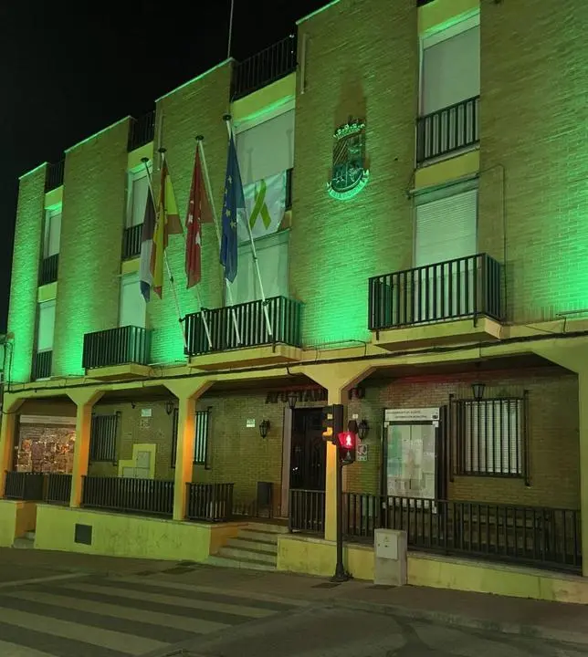 Fachada iluminada del Ayuntamiento de Algete