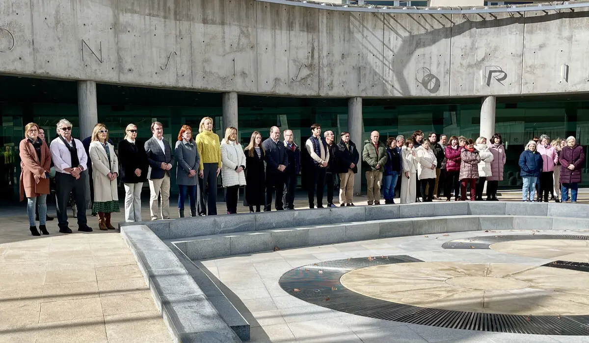 Tres Cantos guarda un minuto de silencio en solidaridad con Valencia