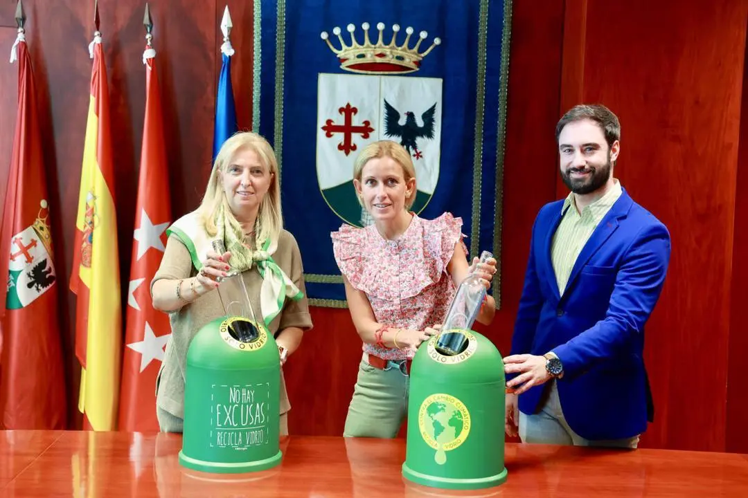 Alcaldesa de Alcobendas y miembros de Ecovidrio