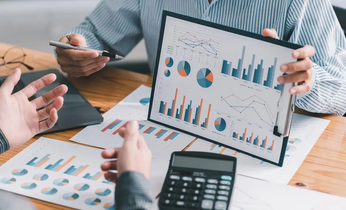 Un emprendedor hace su programa de empresa