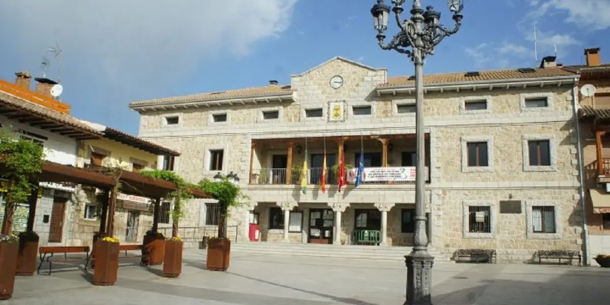 Plaza del Ayuntamiento de Manzanares El Real