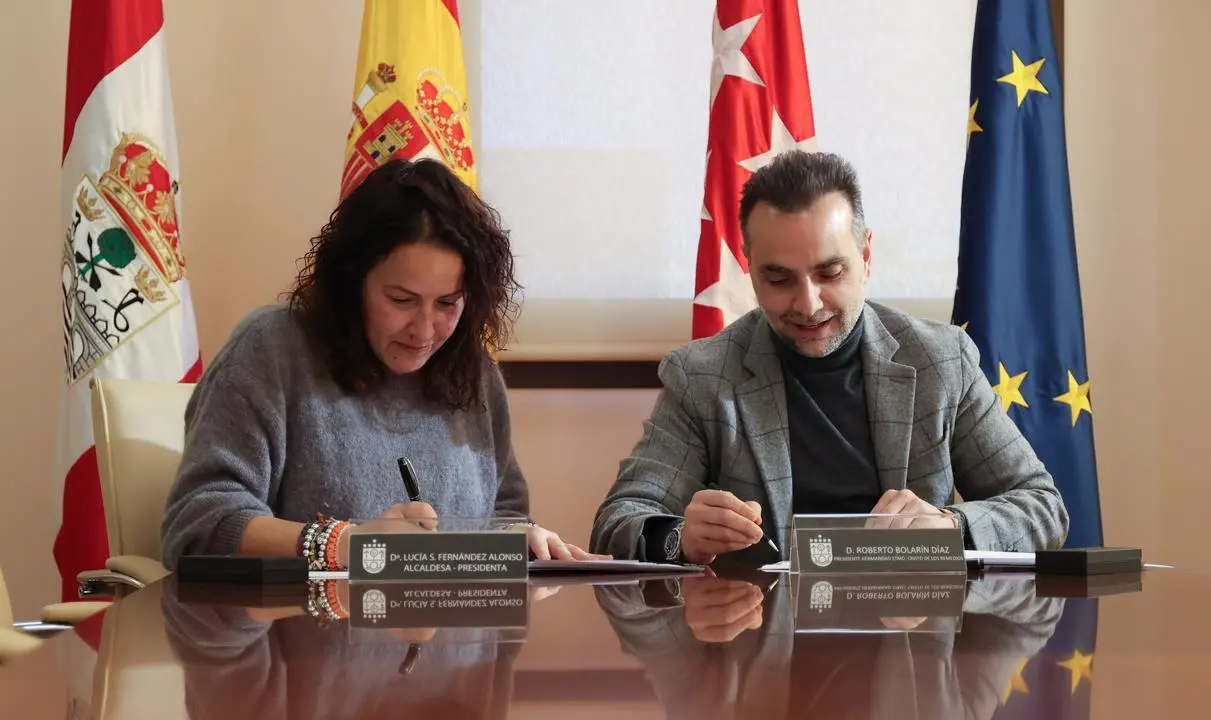 Firma del convenio con la Hermandad Cristo de los Remedios