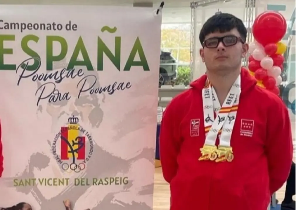 Yago Benito, uno de los miembros de la Escuela de Taekwondo de Colmenar Viejo, consigui&oacute; doble medalla de oro en el Campeonato de Espa&ntilde;a