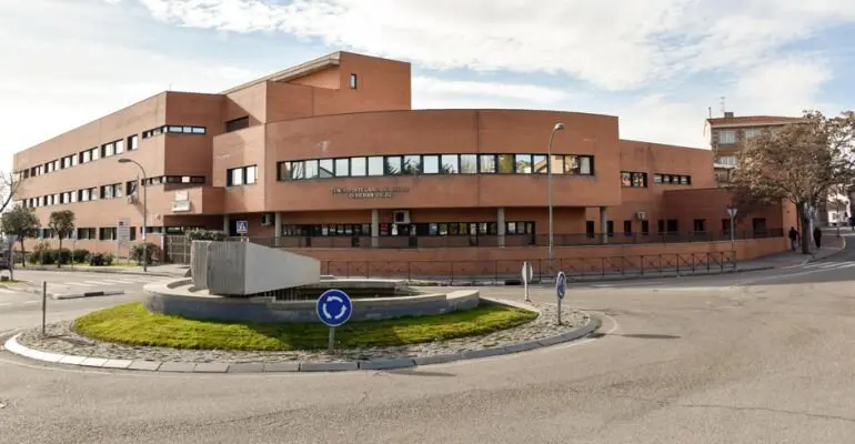 Fachada del Centro de Salud Sur de Colmenar Viejo, donde finaliz&oacute; la manifestaci&oacute;n por la reapertura de urgencias y ocurri&oacute; el incidente sanitario.