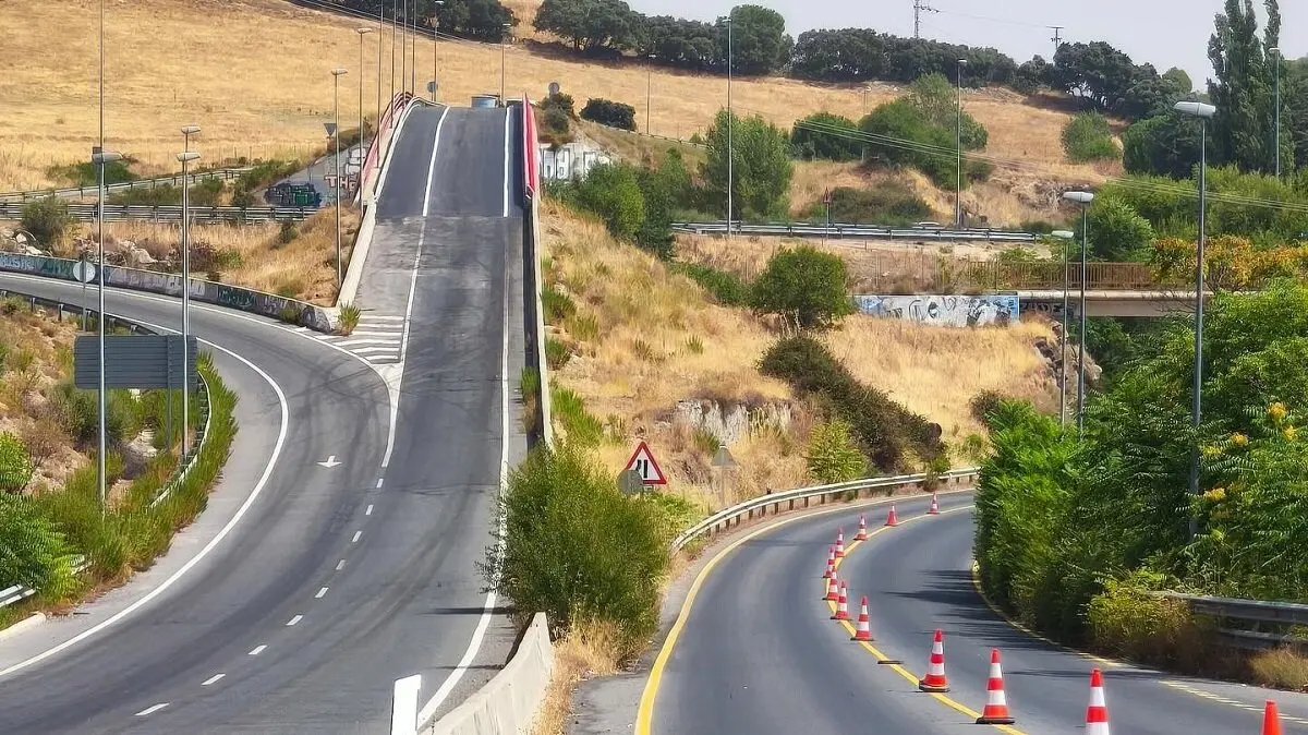 Salida de la Cuesta de la Mina desde Colmenar Viejo hacia la M-607 direcci&oacute;n Madrid (foto: ayto. Colmenar Viejo)