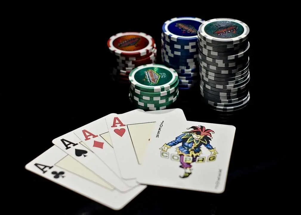cards-1799176_1280-2