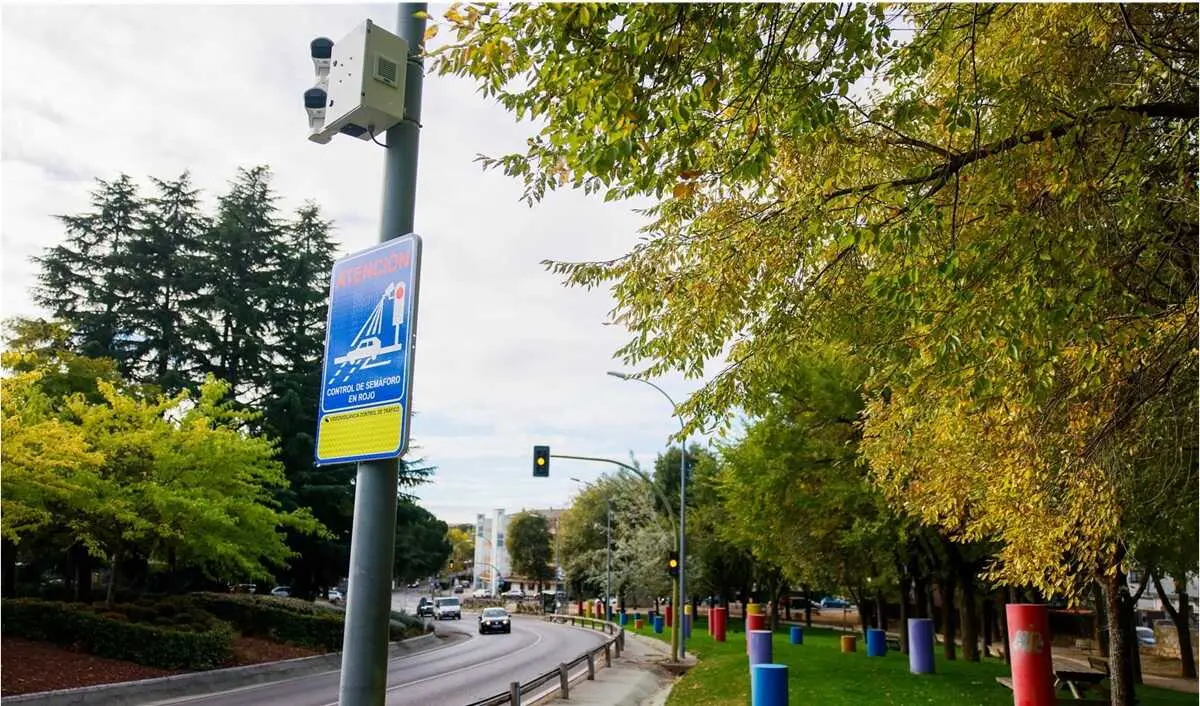 Una de las c&aacute;maras Foto-Rojo instaladas en Colmenar Viejo, en Avenida de los Remedios
