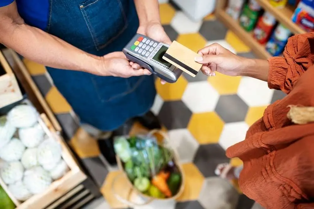 compras pago con tarjeta datafono comercio local