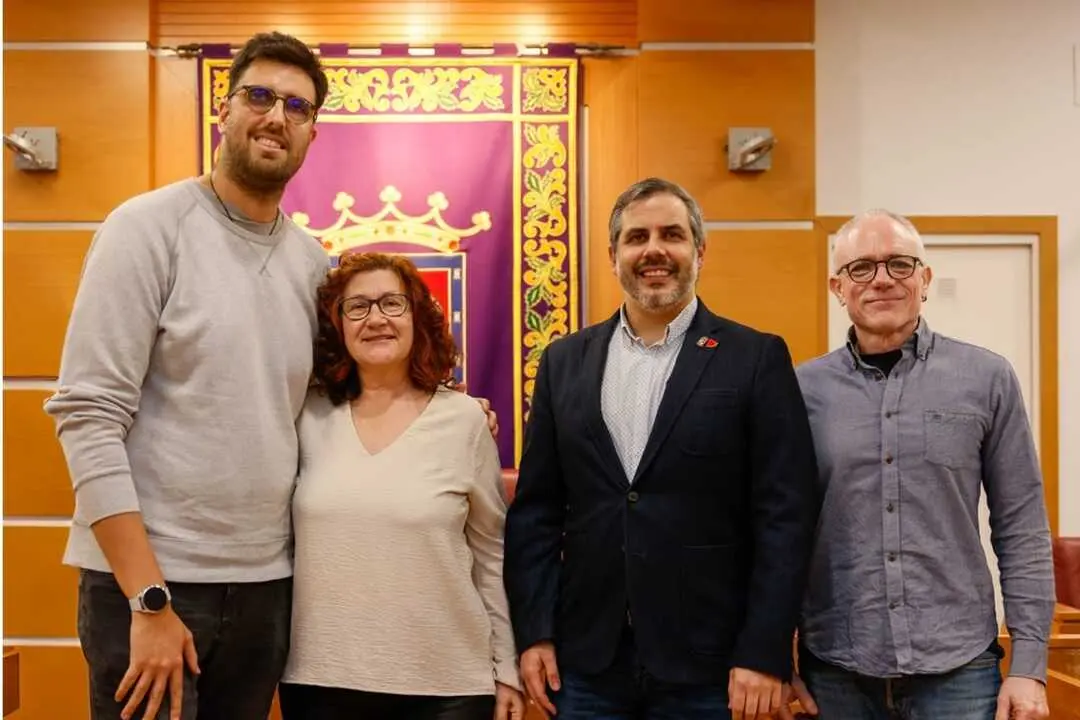 Alberto Bartolom&eacute;, a la izquierda, sustituye a Victoria de la Morena en Ganemos Colmenar