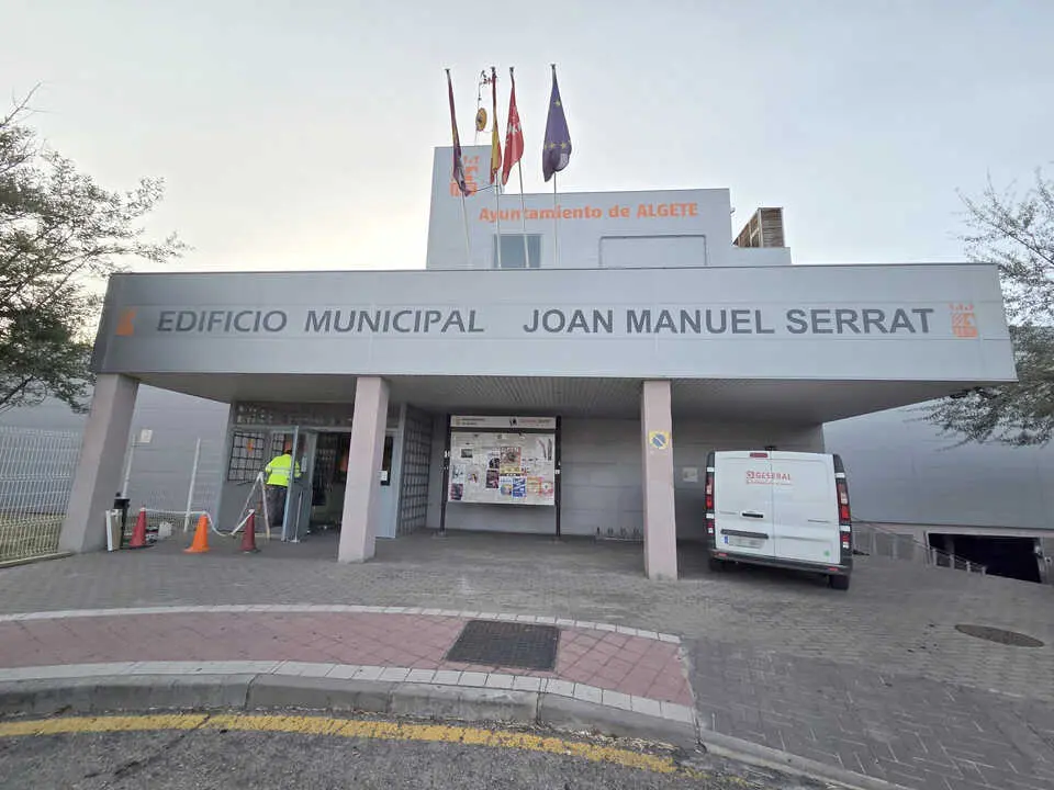 Edificio_Municipal_Joan_Manuel_Serrat