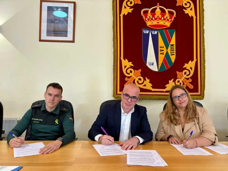 El Ayuntamiento de El Boalo firma oficial de su adhesión al Sistema VioGén 2