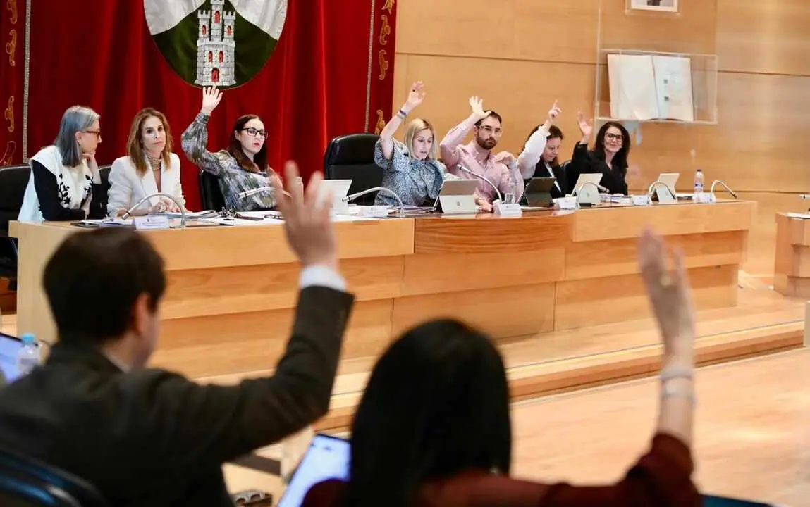 El gobierno del PP de Alcobendas vota en el pleno municipal de abril 2026