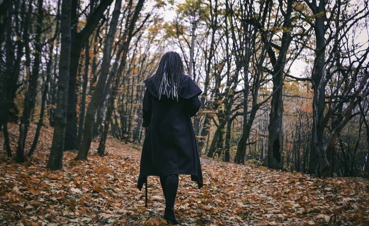 Bruja en el bosque