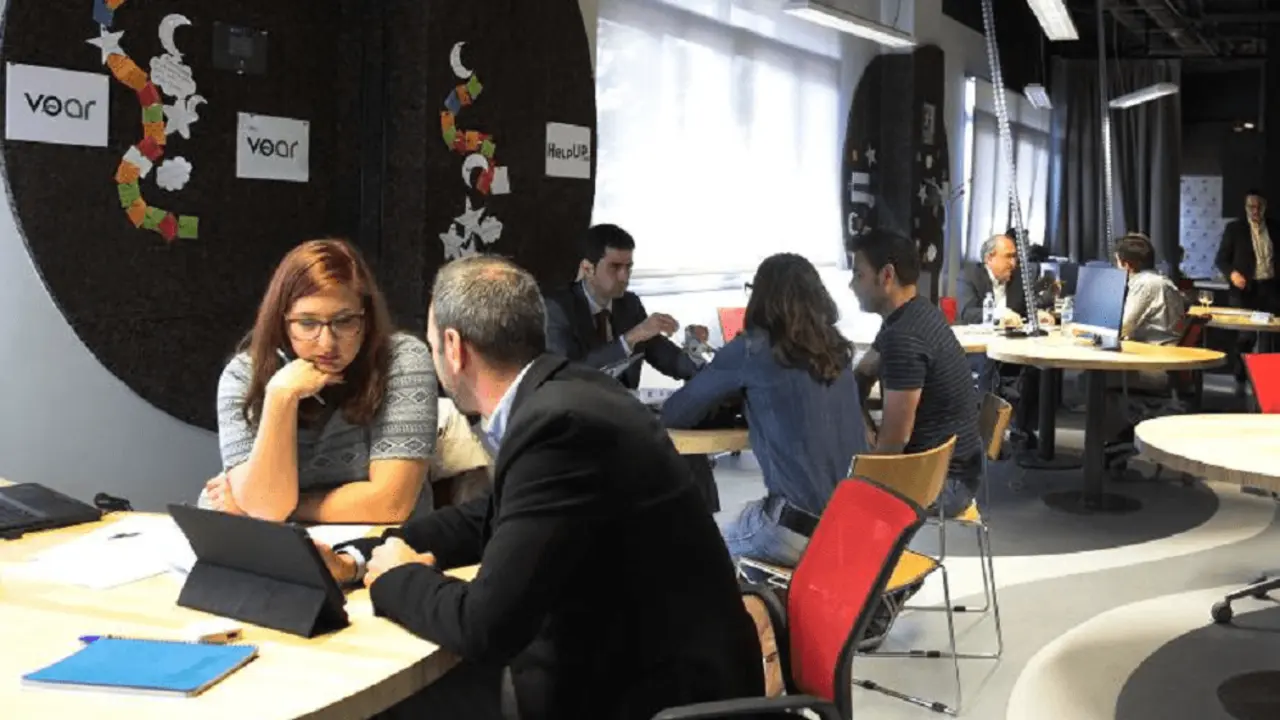 Zona coworking del Espacio StartUp Alcobendas