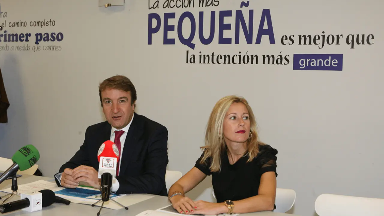 El alcalde tricantino, Jes&uacute;s Moreno, y Roc&iacute;o Garc&iacute;a, concejal de Desarrollo Econ&oacute;mico, en la rueda de prensa sobre el Plan de Empleo 2020-23