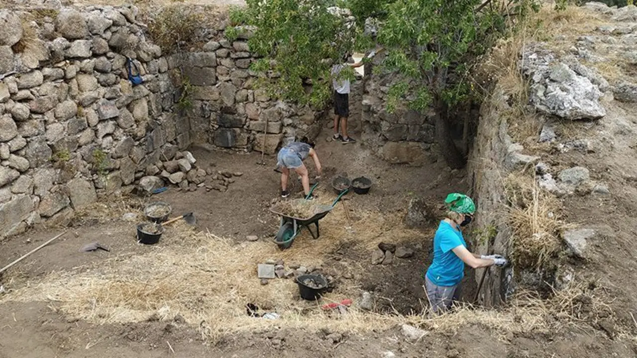 excavaciones castillo viejo Manzanares El Real
