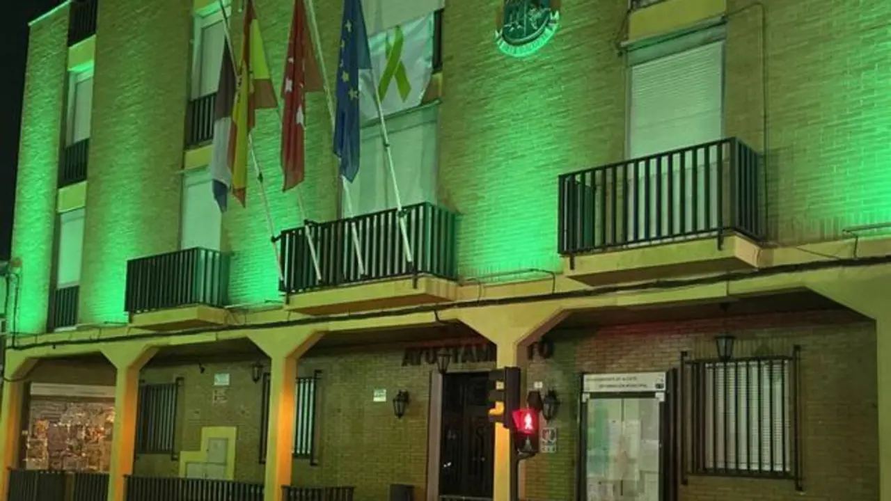 Fachada iluminada del Ayuntamiento de Algete