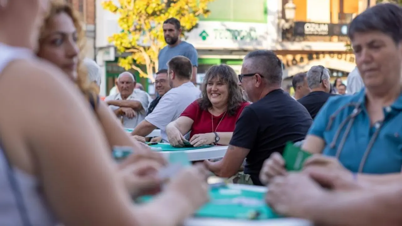 Gente jugando al Mus en Colmenar Viejo