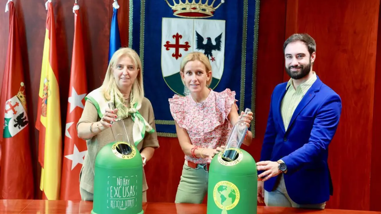 Alcaldesa de Alcobendas y miembros de Ecovidrio
