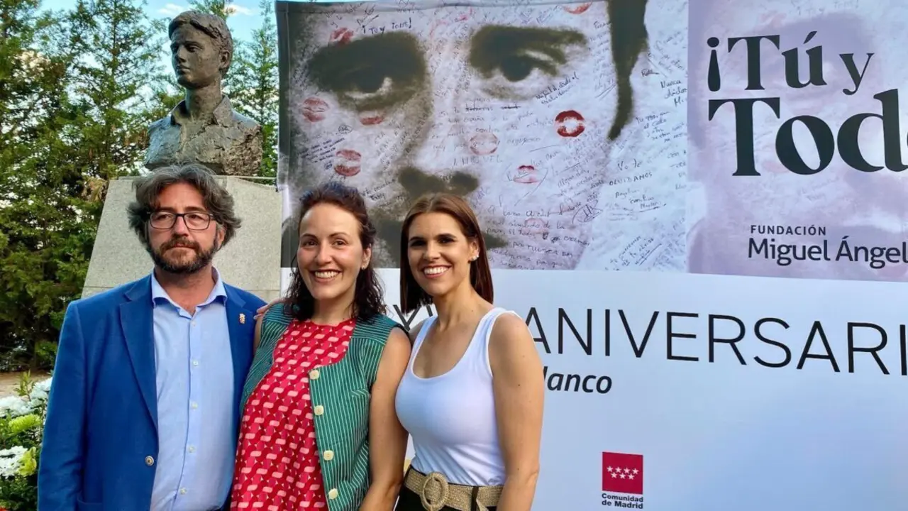 Mar&iacute;a del Mar Blanco, presidenta de la Fundaci&oacute;n Miguel &Aacute;ngel Blanco, y la alcaldesa, Luc&iacute;a S. Fern&aacute;ndez