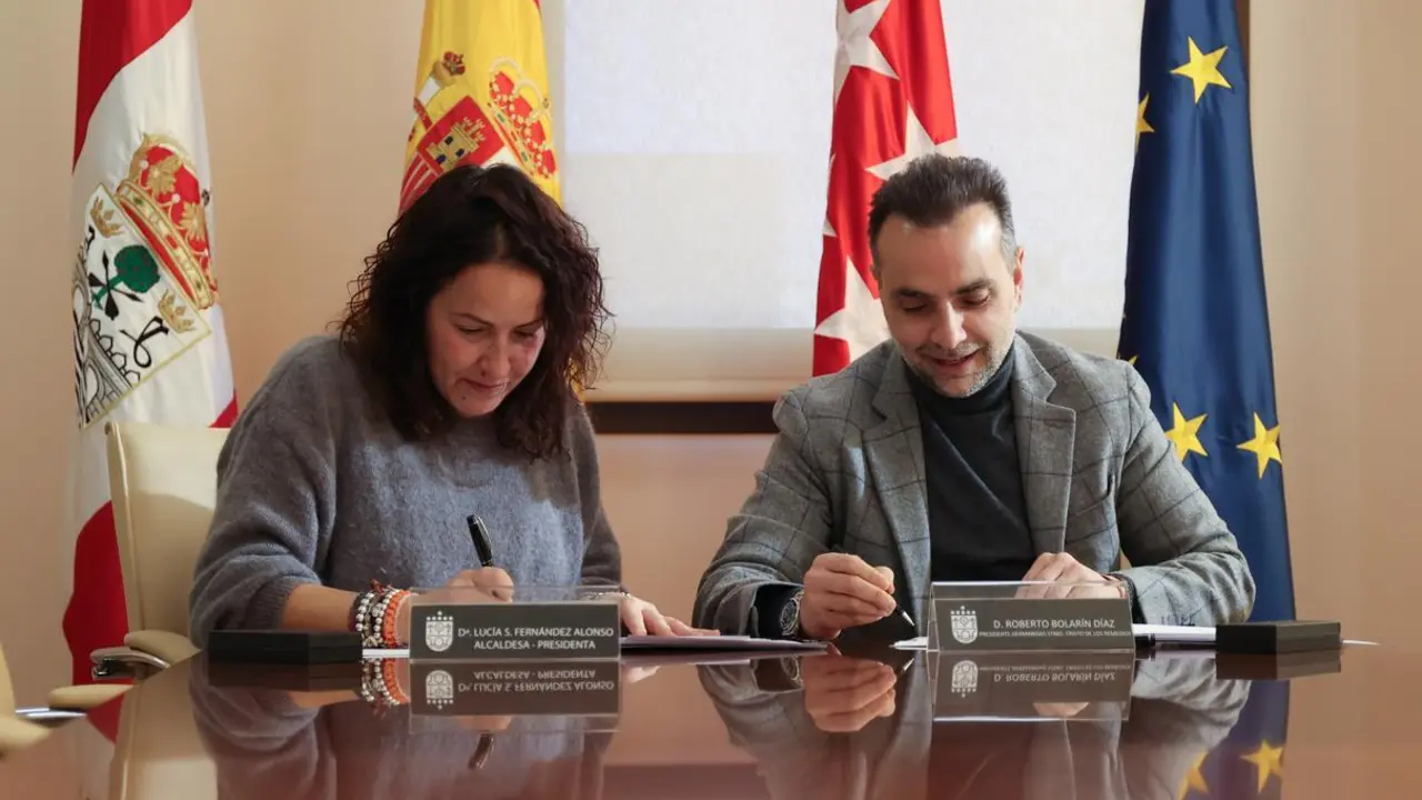 Firma del convenio con la Hermandad Cristo de los Remedios