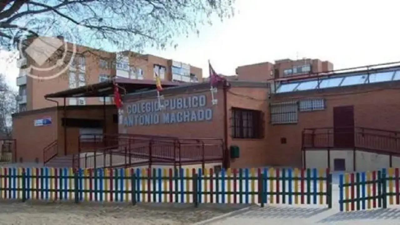 Exterior del colegio Antonio Machado de Colmenar Viejo
