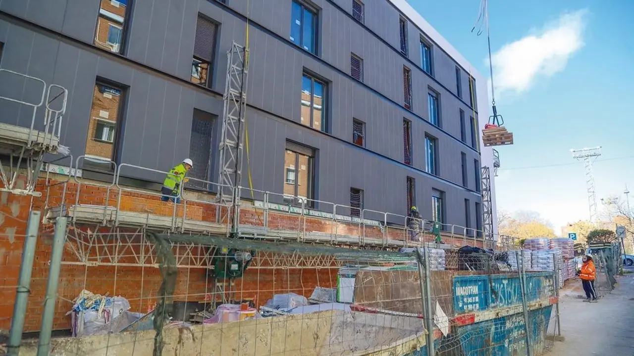 Una de las promociones p&uacute;blicas de viviendas en construcci&oacute;n en Alcobendas