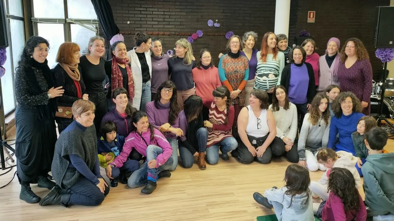 Foto de familia de las participantes en Mujeres en Manza 2025