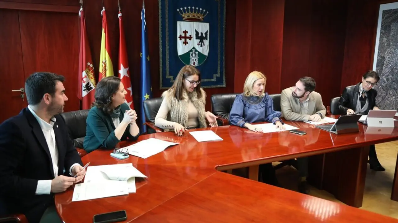 Gl6QvalXoAETBSM (1)