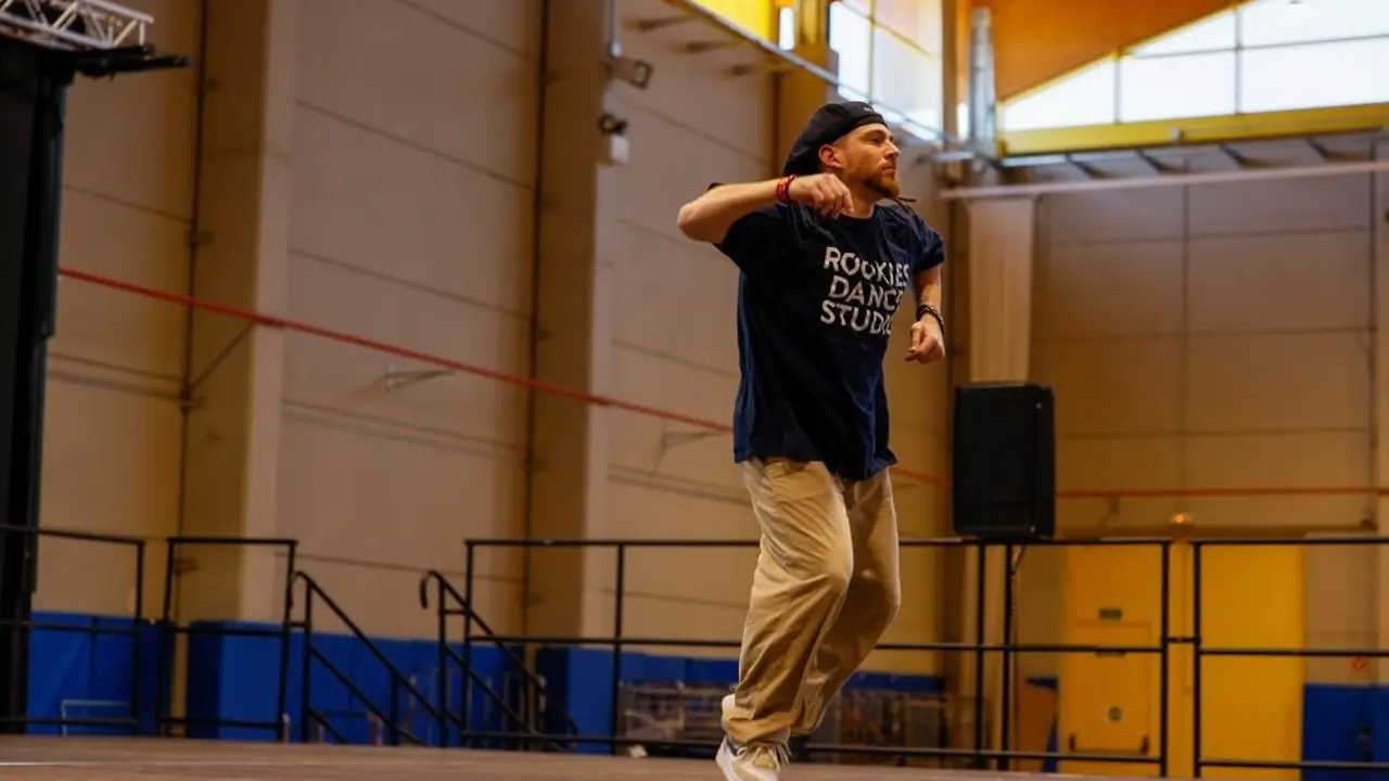 Concursante del campeonato de danza urbana &lsquo;Kick The Wop&rsquo;. Imagen del Ayuntamiento de Colmenar Viejo.