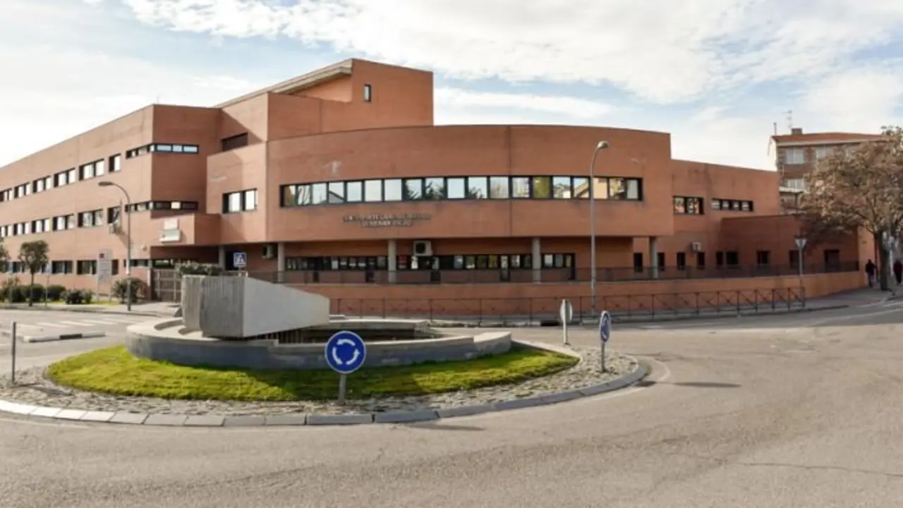 Fachada del Centro de Salud Sur de Colmenar Viejo, donde finaliz&oacute; la manifestaci&oacute;n por la reapertura de urgencias y ocurri&oacute; el incidente sanitario.