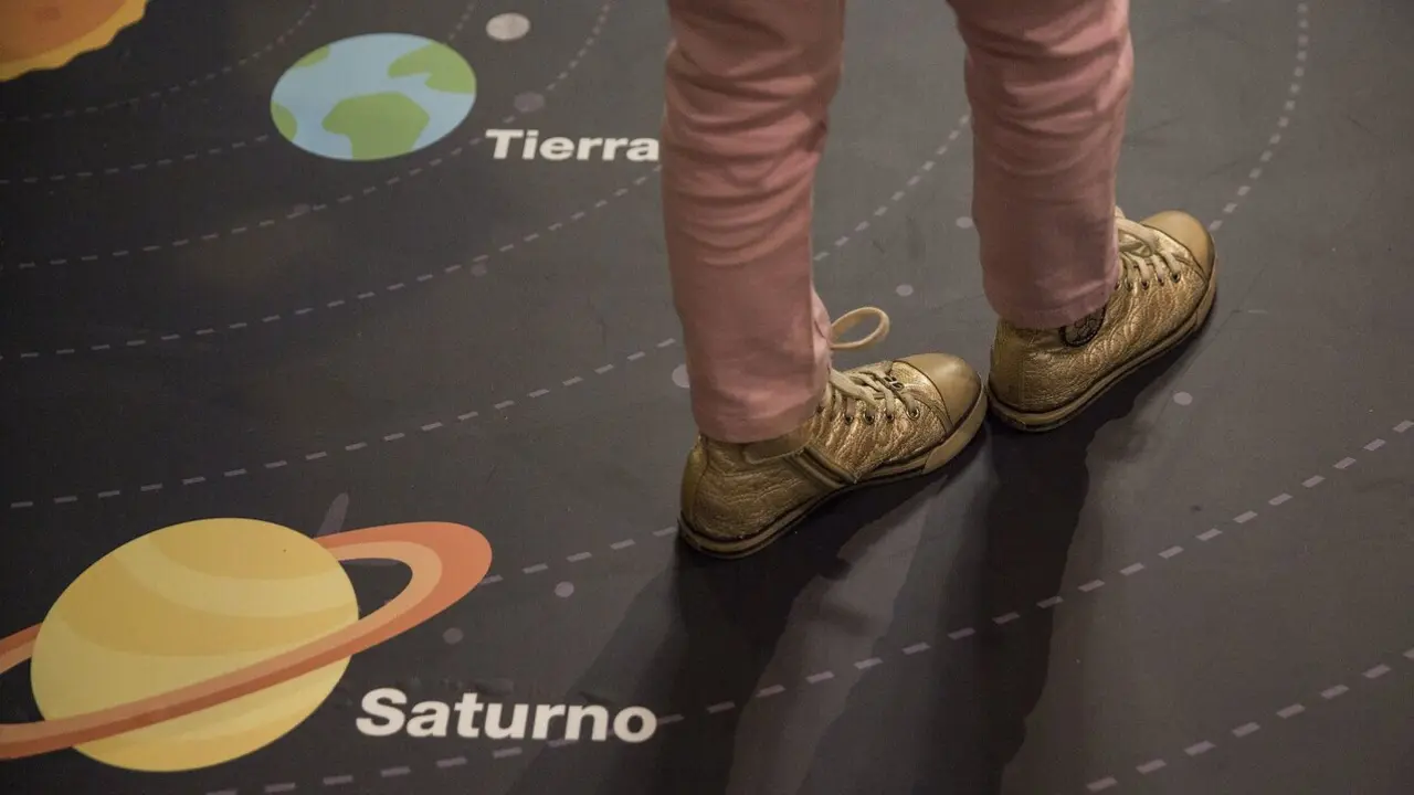Ni&ntilde;os y ni&ntilde;as descubren el sistema solar a trav&eacute;s de talleres interactivos en el MUNCYT de Alcobendas, una propuesta ideal para disfrutar la Semana Santa en familia aprendiendo ciencia.