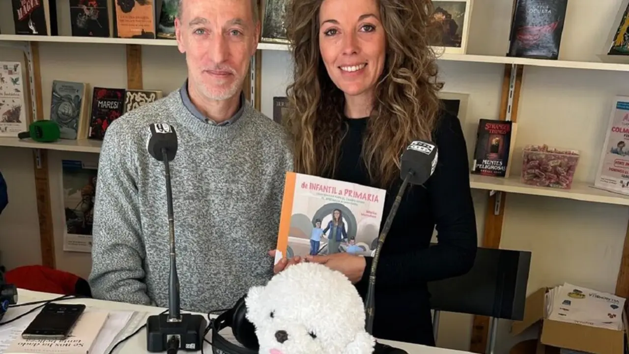 Mar&iacute;a Maro&ntilde;as, en la Feria del LIbro de 2025 de Colmenar Viejo
