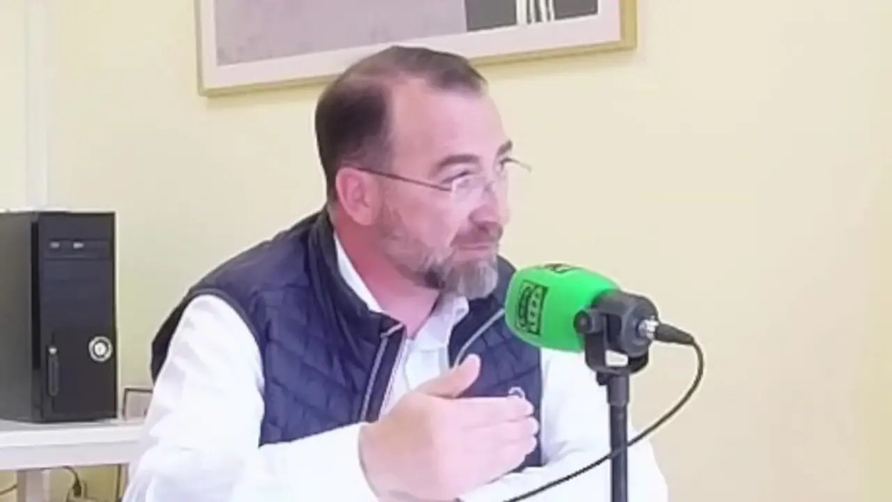 Carlos Bl&aacute;zquez, alcalde de Colmenar Viejo, durante el coloquio sobre la Planta de tratamiento de biorresiduos