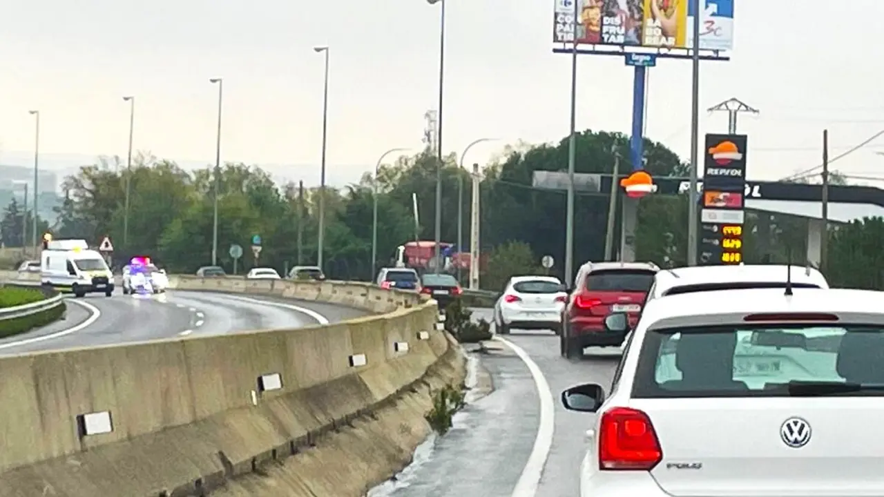 Coches circulando por la M-607, carretera de Colmenar Viejo