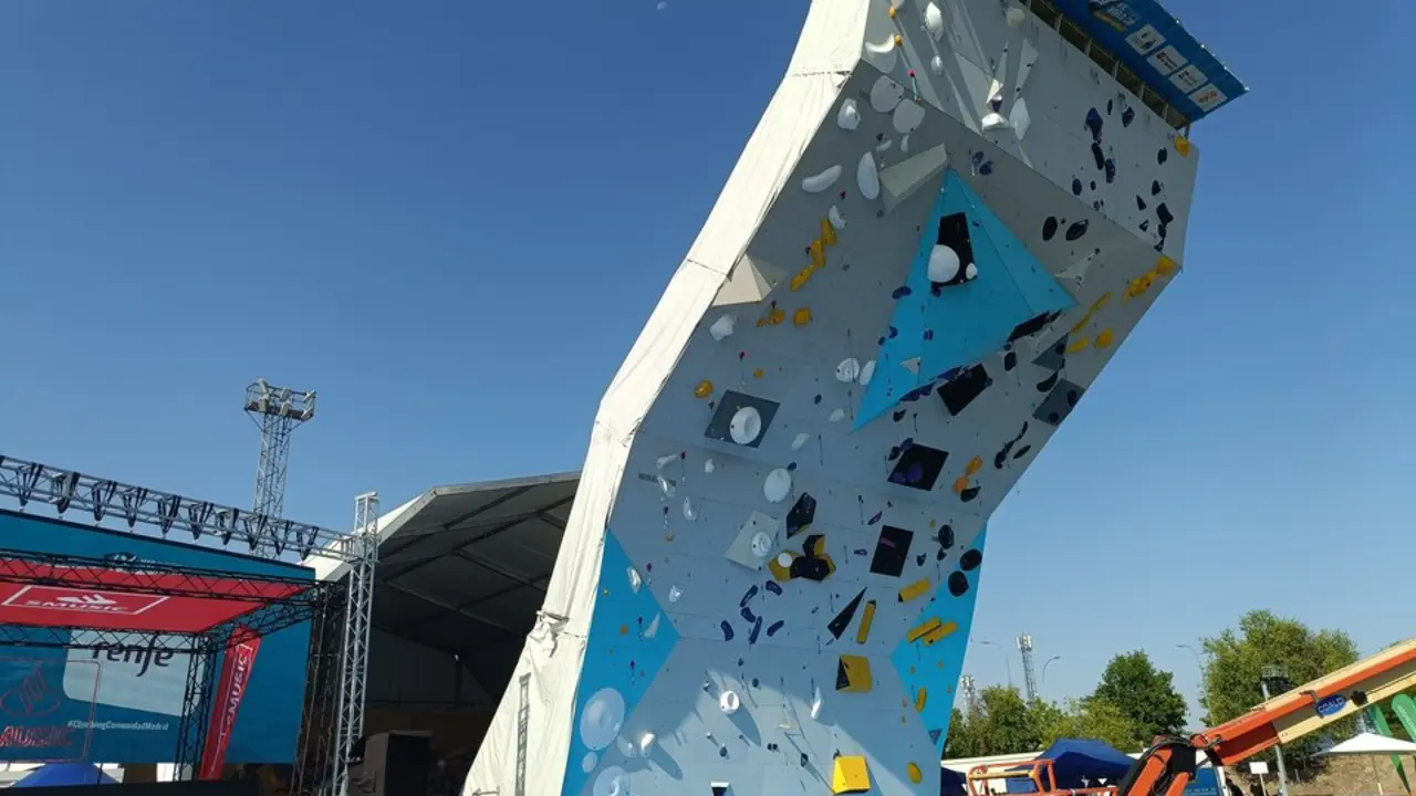 El panel de escalada de la Copa del Mundo de dificultad en Alcobendas.