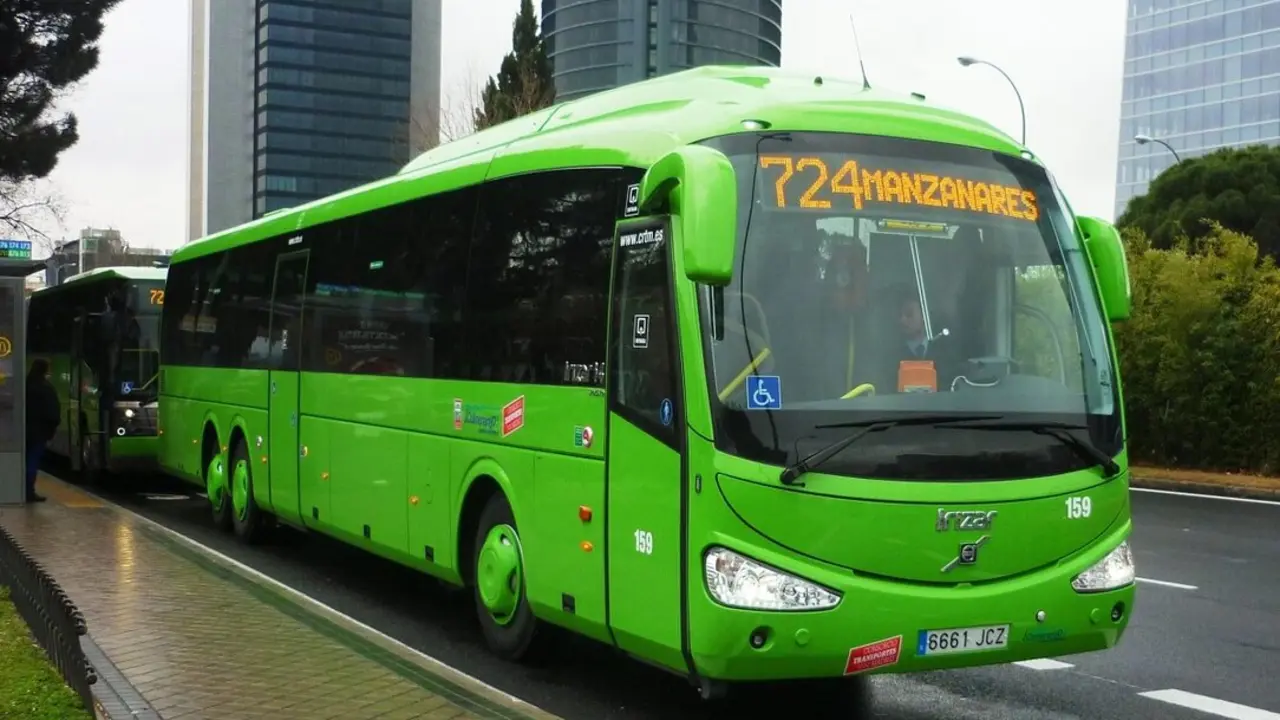 Un autob&uacute;s de la l&iacute;nea 724 que une Madrid con Manzanares El Real (foto: ayto Manzanares El Real)