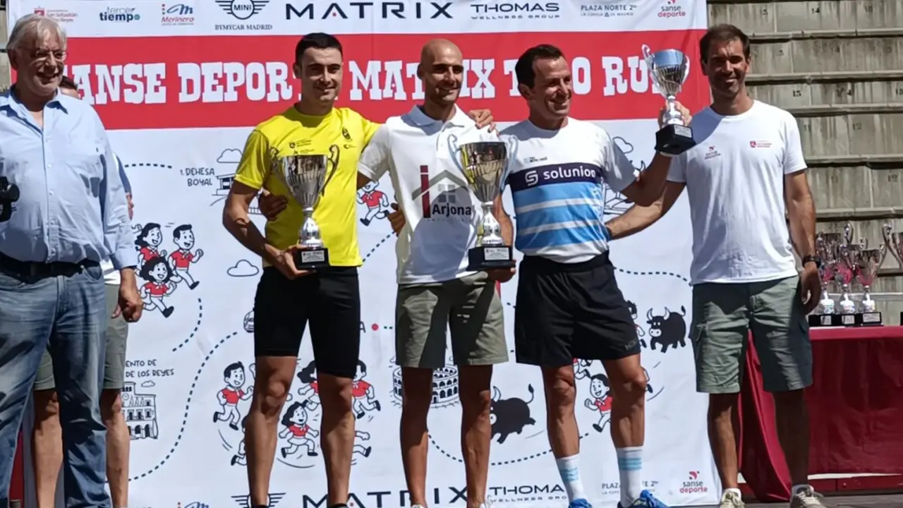 Los tres ganadores de la carrera popular de 5 kil&oacute;metros de la Sanse Deporte Matrix Toro Run