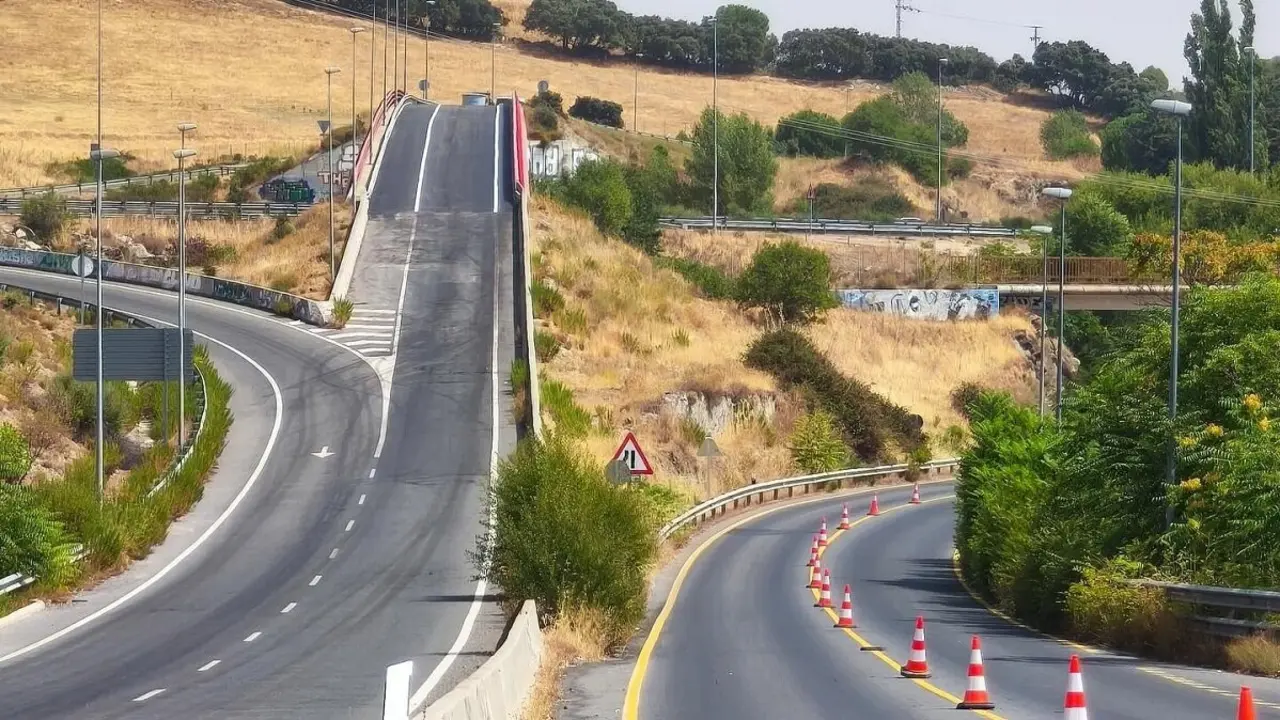 Salida de la Cuesta de la Mina desde Colmenar Viejo hacia la M-607 direcci&oacute;n Madrid (foto: ayto. Colmenar Viejo)