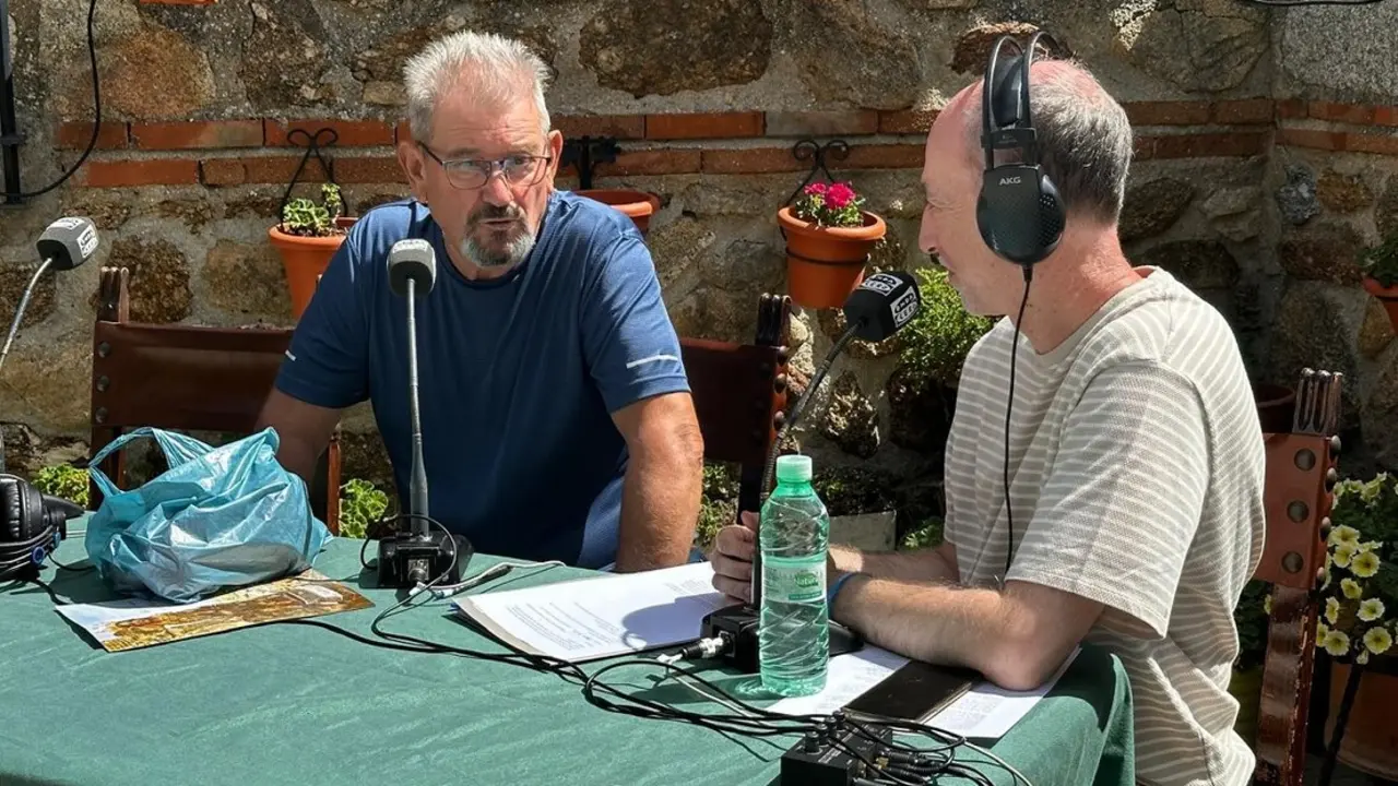 Francisco Chaparro, ganador de 2025 del certamen de tomates, en una entrevista en Onda Cero Madrid Norte