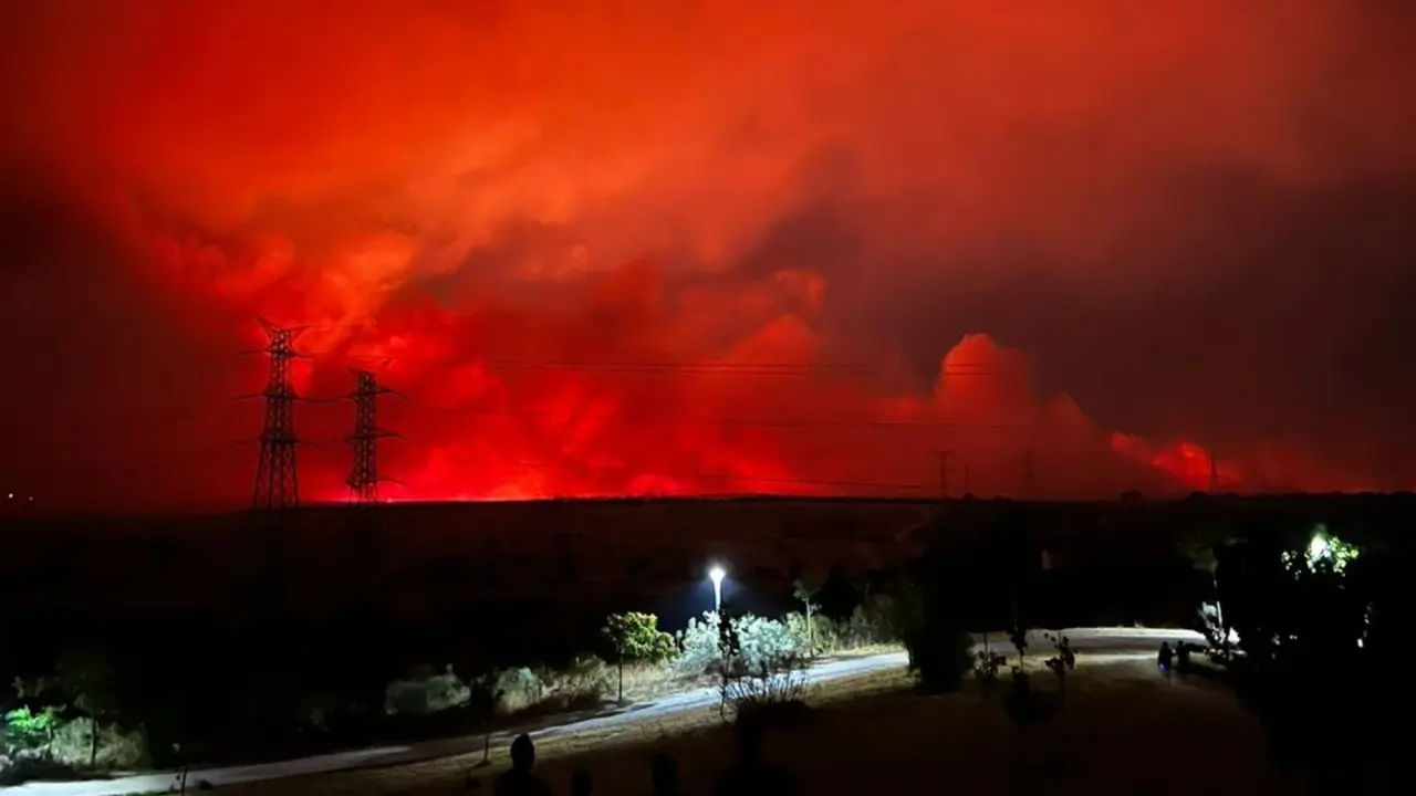 Incendio de Tres Cantos visto desde el Mirador de Tempranales en San Sebasti&aacute;n de los Reyes (1)