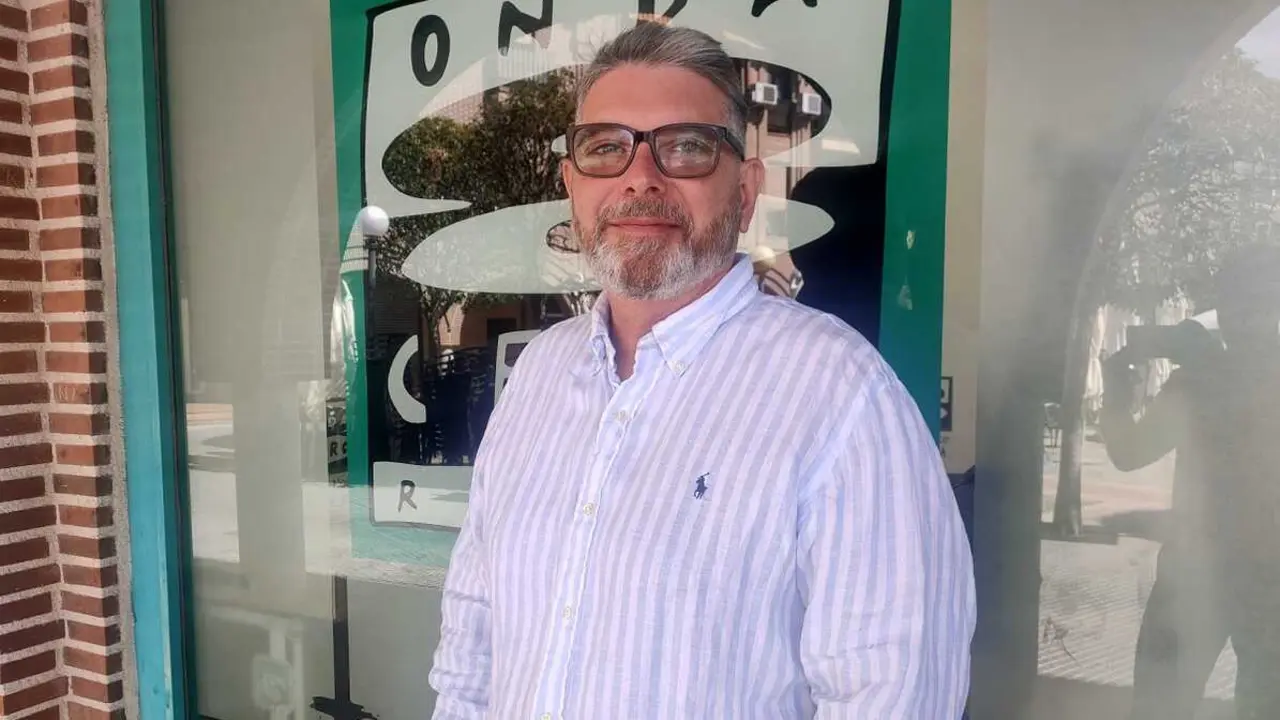 Rafael Canteli, el propietario del nuevo local ideal para el tardeo El Rinc&oacute;n de Canteli Copes