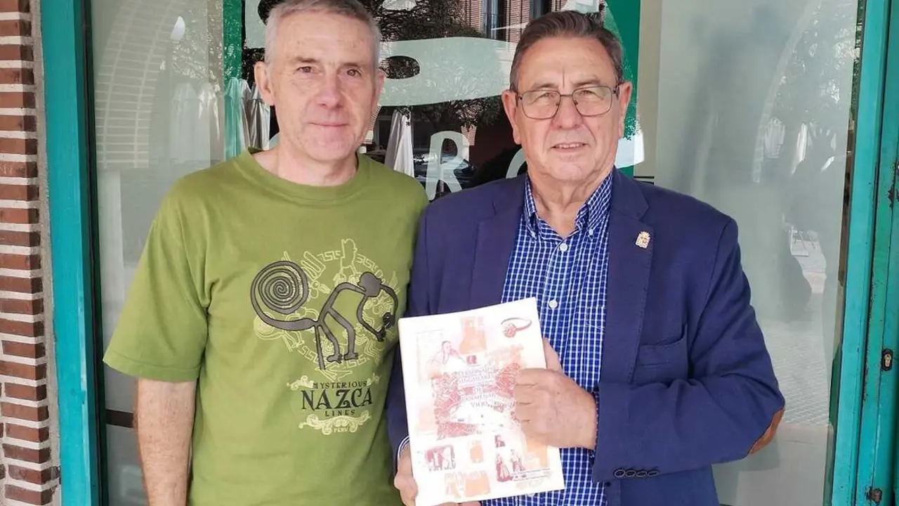 Jos&eacute; Miguel Hern&aacute;ndez (izqda.) y Mariano de Andr&eacute;s (dcha.), autores del libro Personajes singulares de Colmenar Viejo