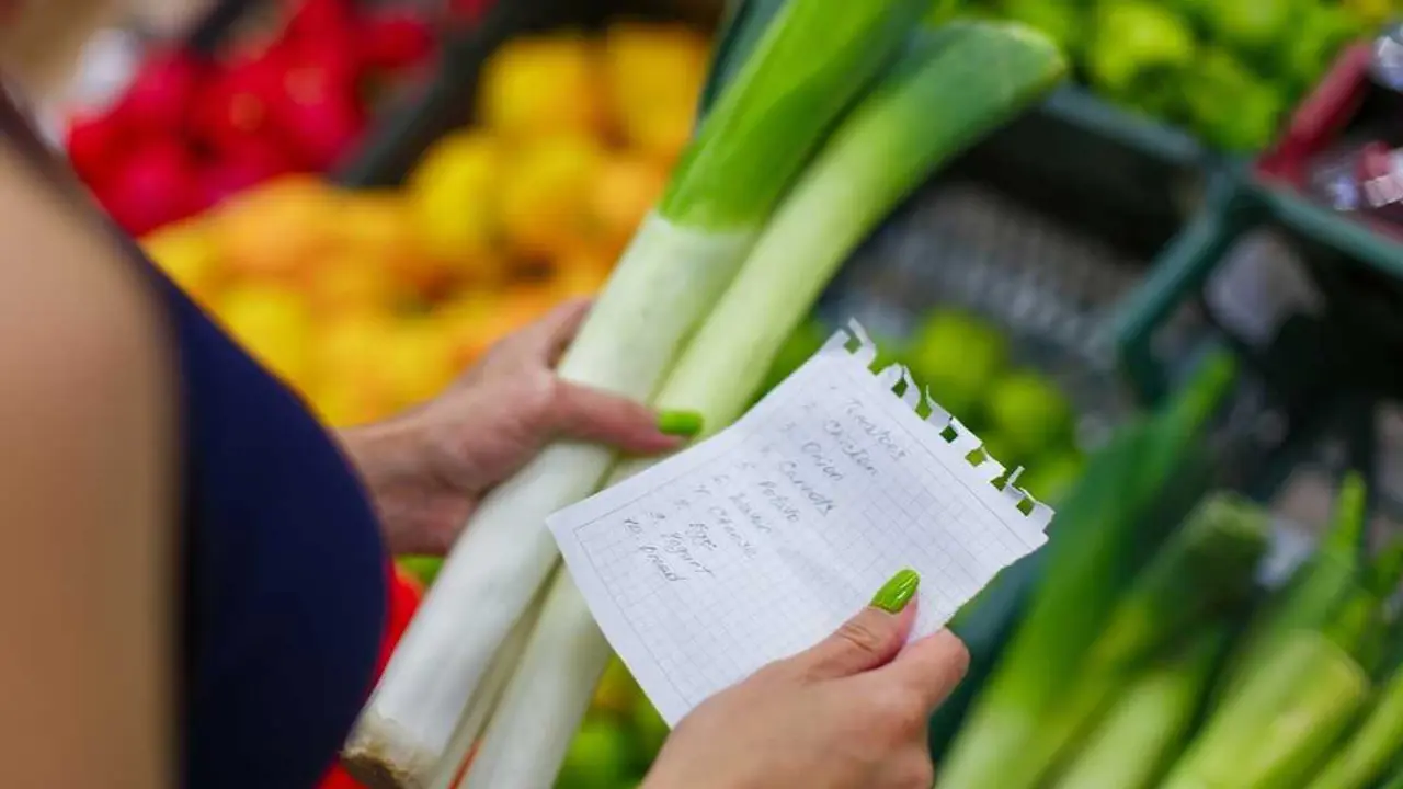 young-woman-in-a-grocery-store-buys-leeks-weighs-2025-01-08-20-39-36-utc (1)