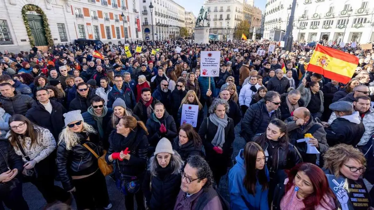 Un momento de la manifestaci&oacute;n convocada por la Plataforma por la Dignidad de los Aut&oacute;nocmos