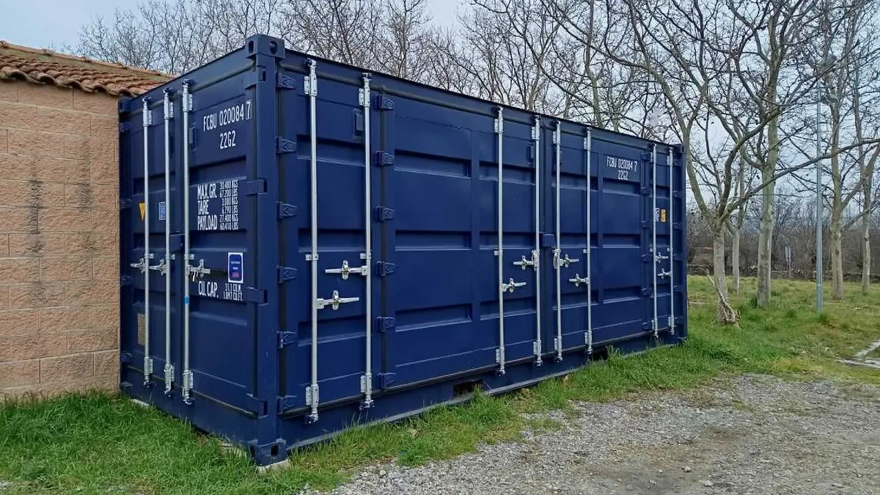 El contenedor habilitado en el Punto LImpio de Soto del Real para facilitar el reciclaje de muebles y enseres