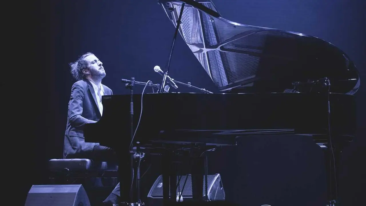 Jorge Bedoya en una actuaci&oacute;n de piano de su gira Las manos, que desembarca en Becerril de la Sierra el s&aacute;bado 7 de febrero