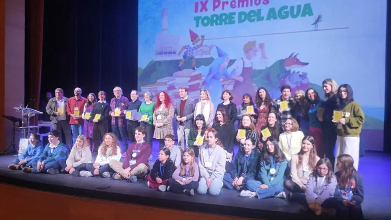 Foto de familia del Festival literario Festilij3C 2026 de Tres Cantos