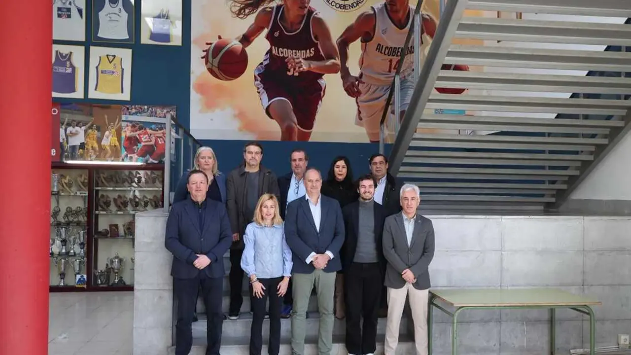 Foto de familia del balance de las subvenciones para digitalizaci&oacute;n dirigidas a clubes deportivos de la Comunidad de Madrid